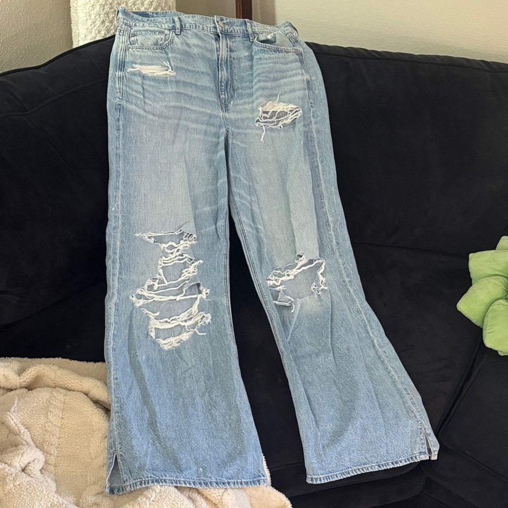 American Eagle Light Blue Distressed Women's Jeans NWTs